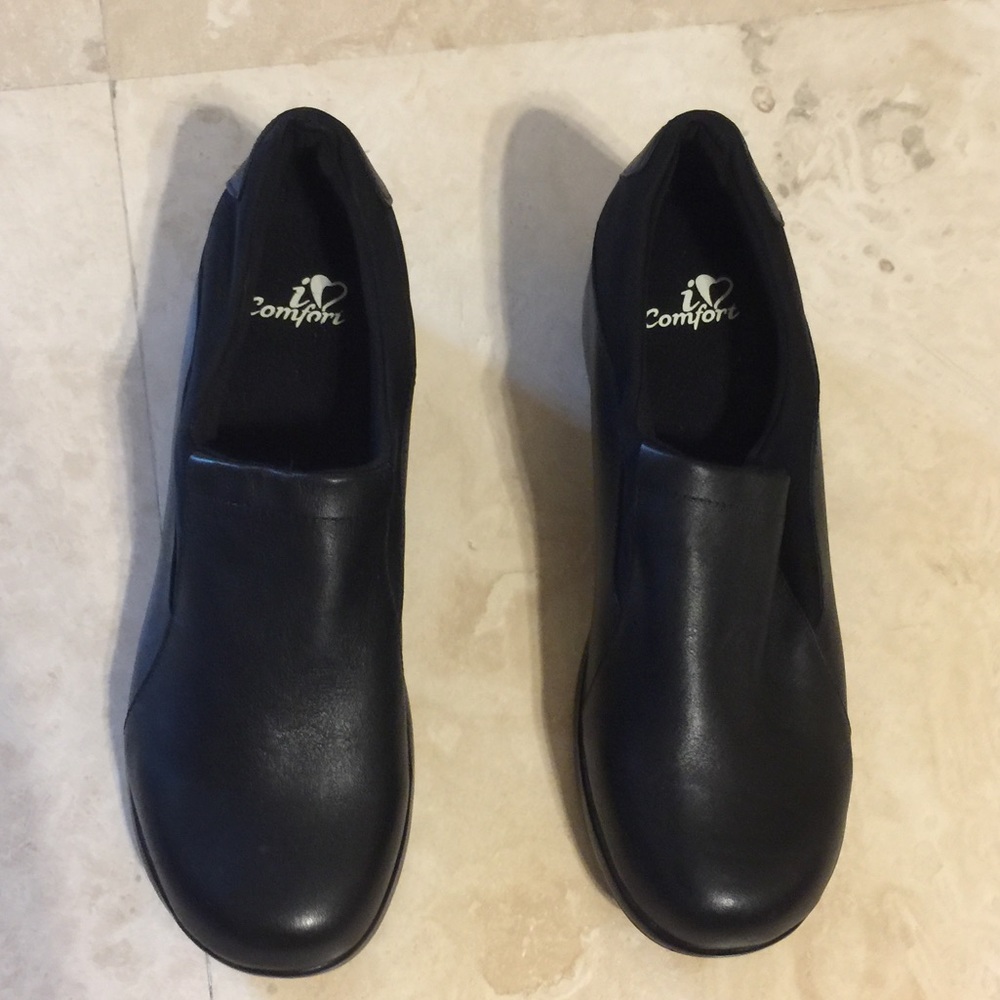 Beautiful I Comfort Closed Clogs